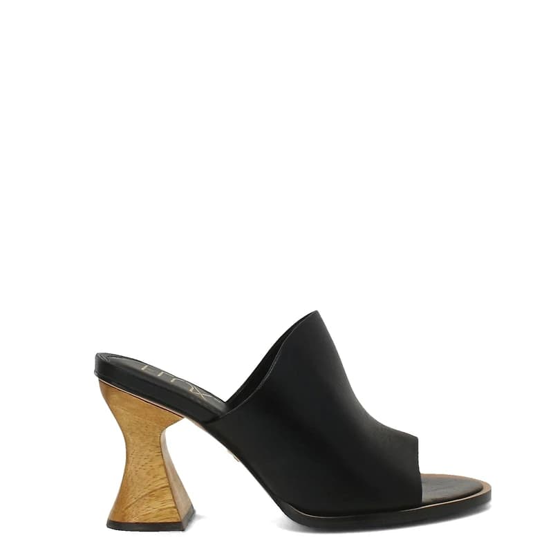 NOVESA Black Leather